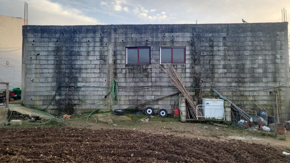 Armazem 150m2 + 1,5m a volta