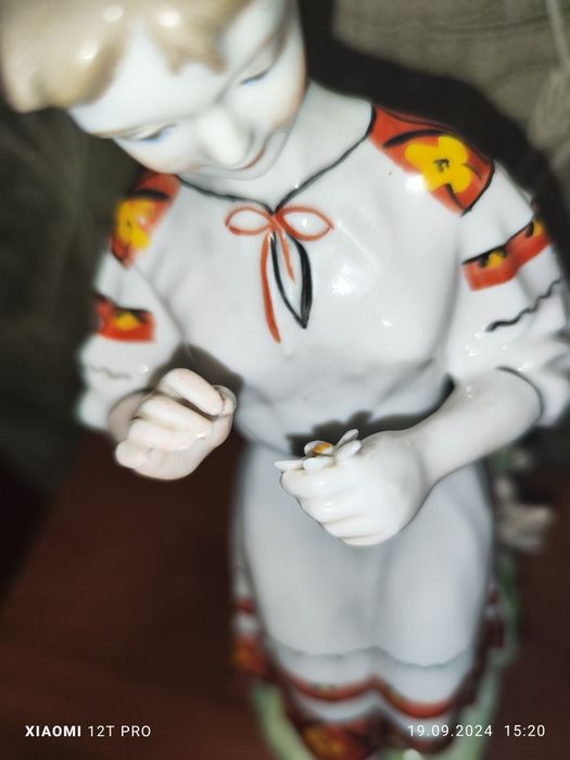 Продам статуэтка гадание на ромашке "КИЕВ"