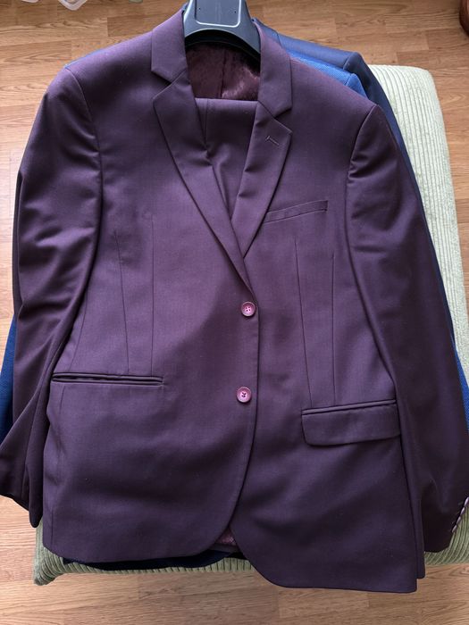 Нові піджаки та чоловічі костюми