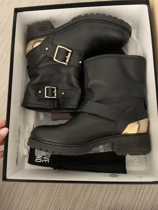 Botas pretas cano curto em pele verdadeira