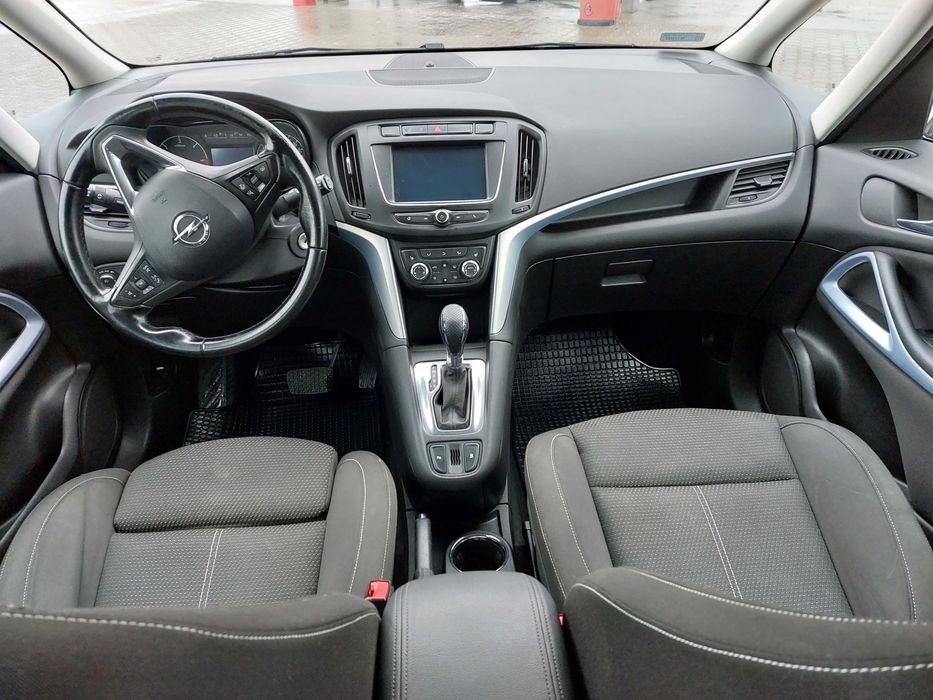 Wypożyczalnia wynajem samochodów Opel zafira C FL 2018 rok Automat