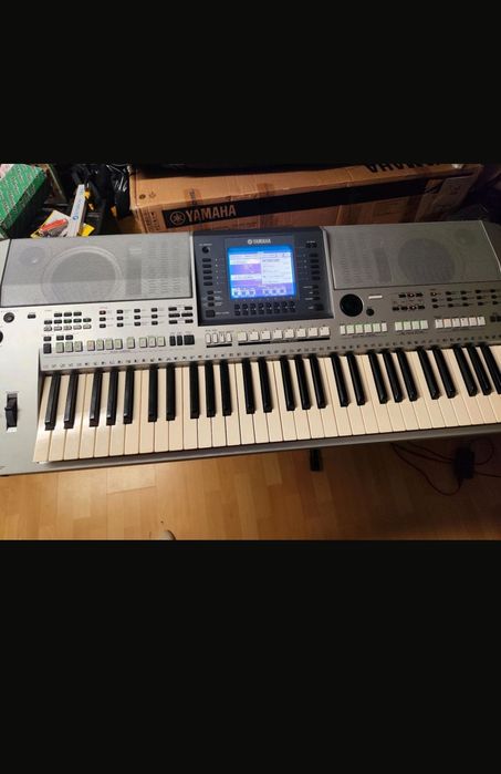 Продам Yamaha psr s 700