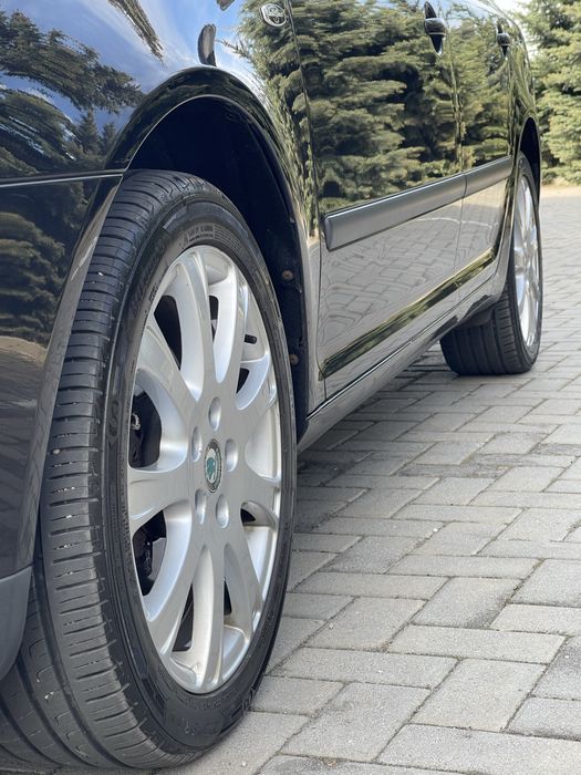Skoda Octavia A5 2.0 бенз Автомат Laurin Klement