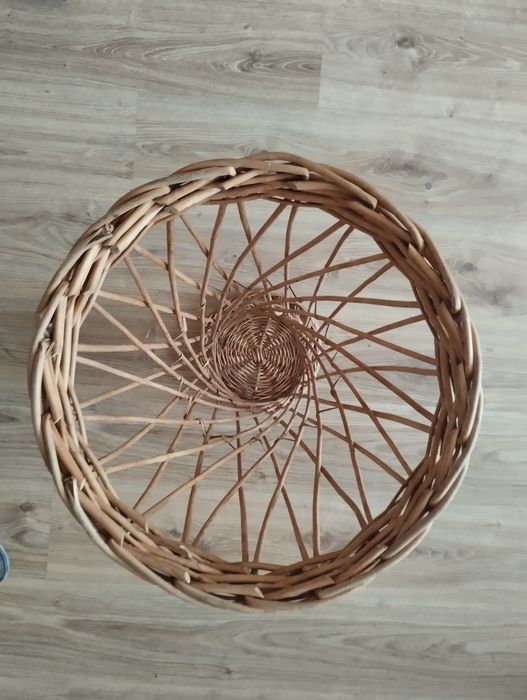 wiklinowe stojaki na parasolki