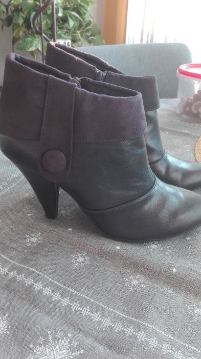 Botki rozm 39 krótkie śliwkowe