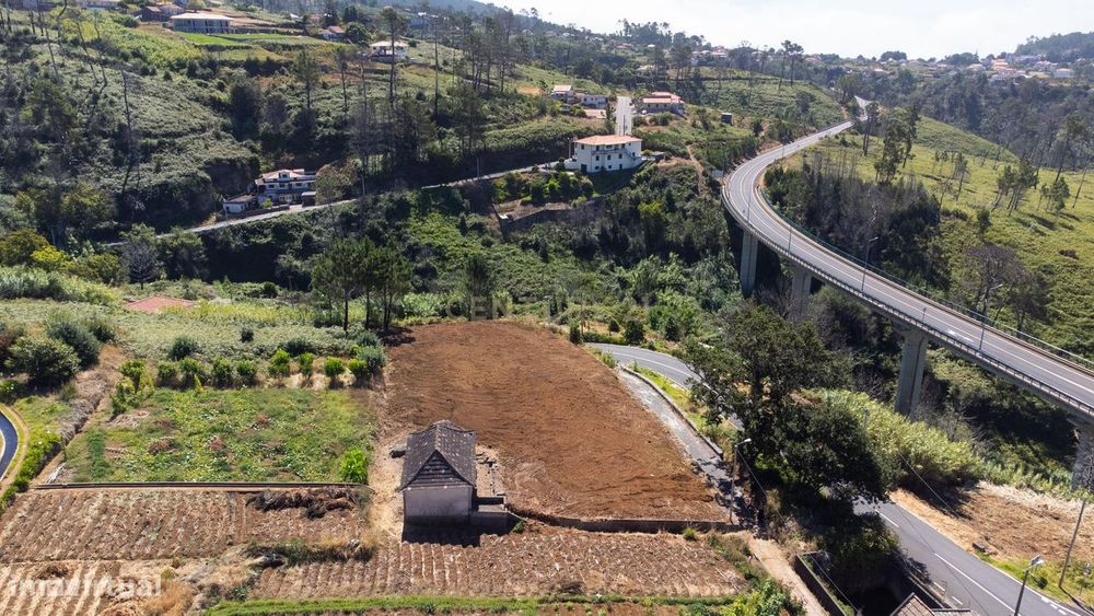 Moradia em Ruína com 1.000 m² de Terreno | Maloeira, Calheta