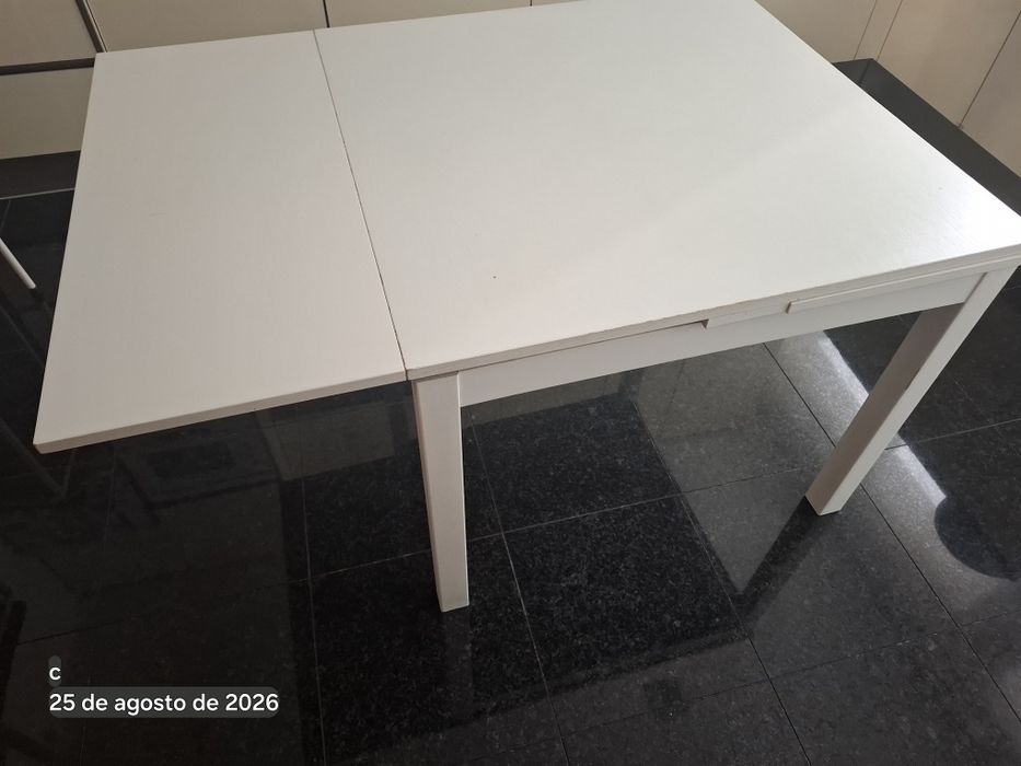 Mesa extensível IKEA BJURSTA branca 90x90 → 168cm