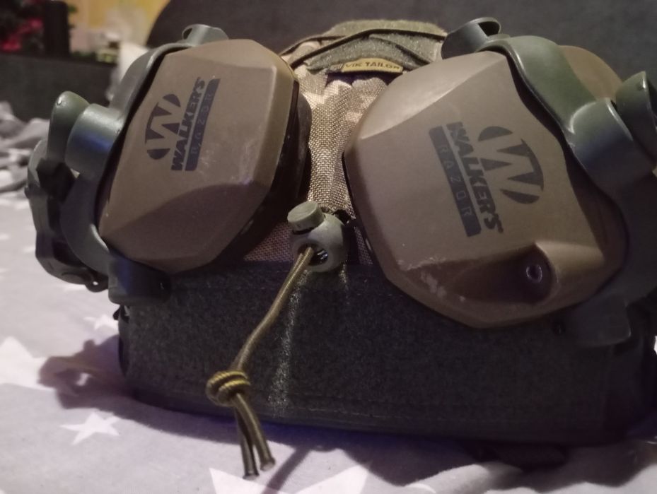 Шолом з навушниками