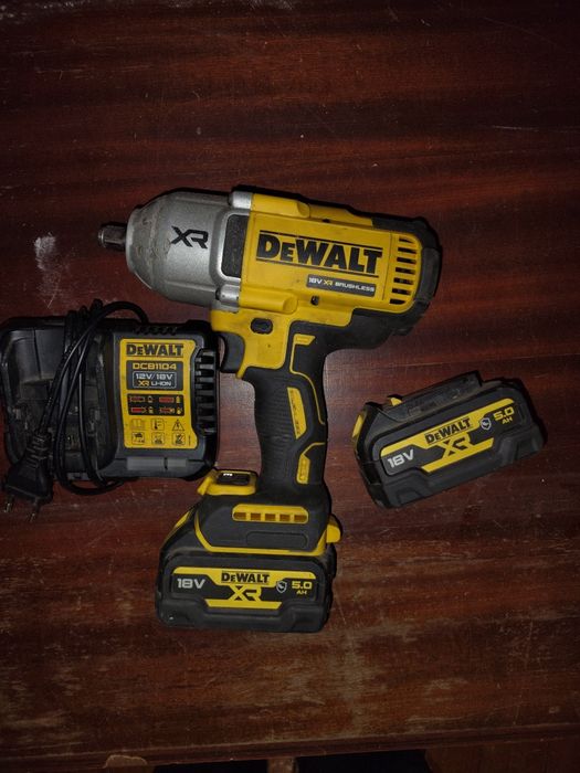 Гайковерт DeWaLt DCF900