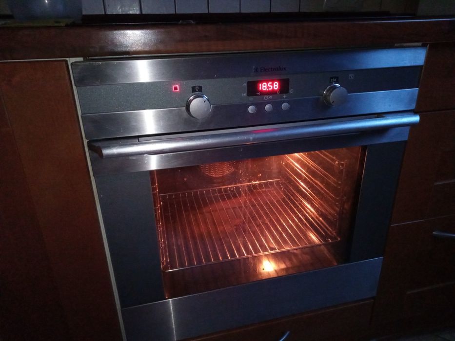 Piekarnik elektryczny Electrolux EOB64100X