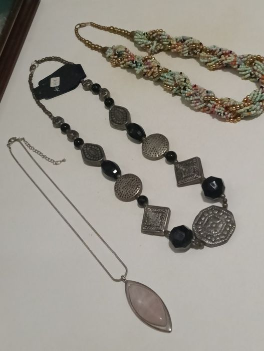 Três belos colares
