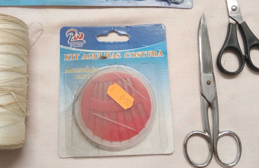 Tesouras, agulhas, linhas de coser e outros, tudo por 5€