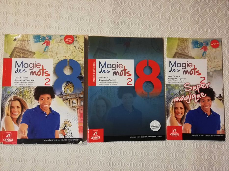 Livros escolares 8° ano