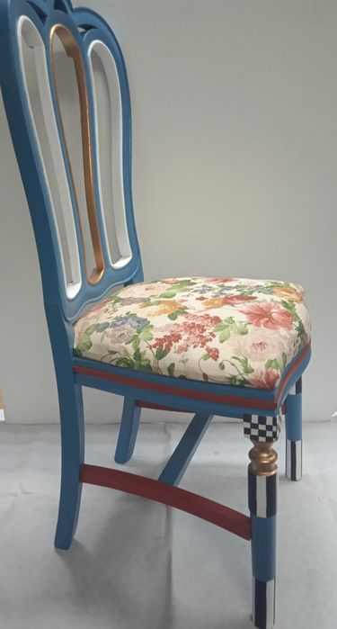 Cadeira restaurada com pintura criativa