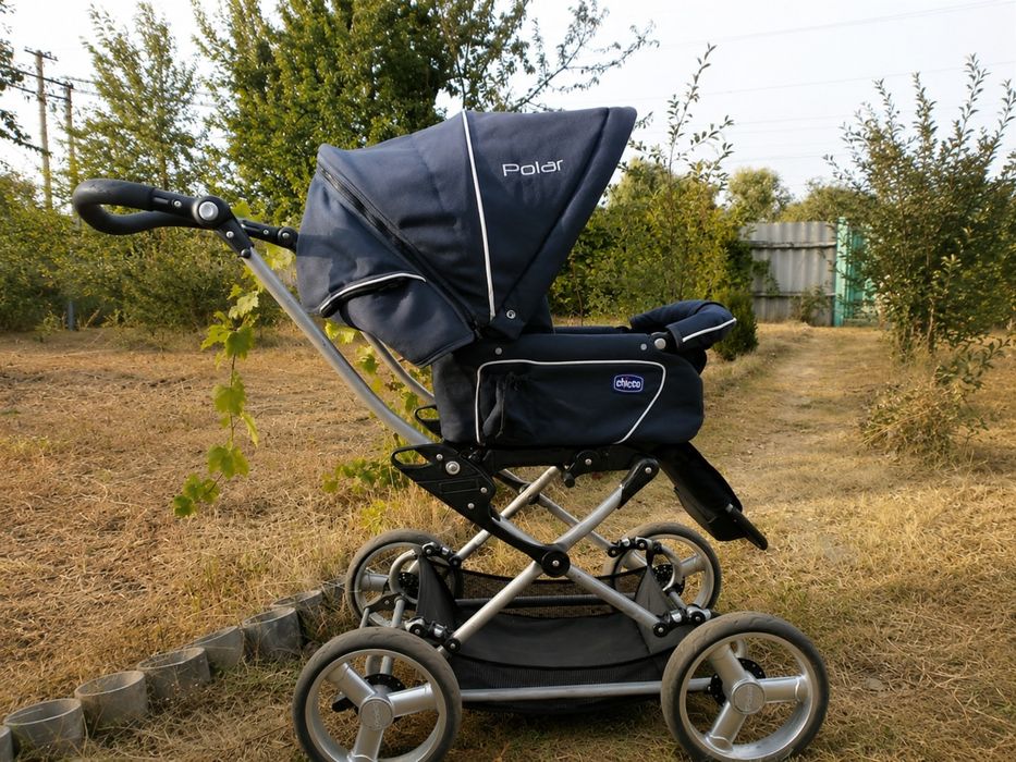 Продам прогулочную коляску Chicco Polar.