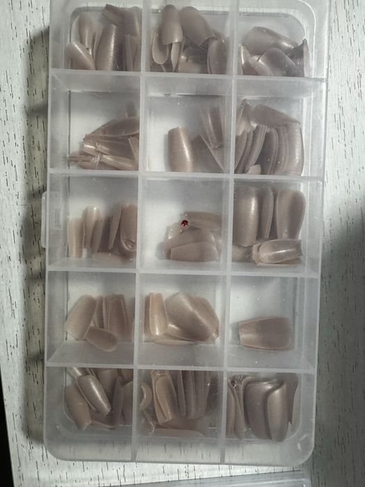 Матеріали для майстра манікюру (гель-лаки + топ + типси + верхні форм)