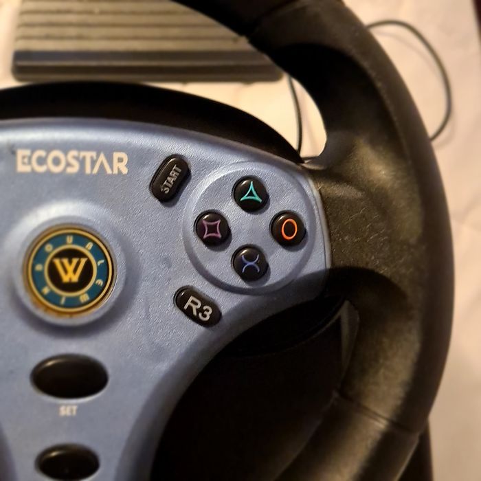 Volante e pedais,  para  P C   e  Playstation - praticamente novo.