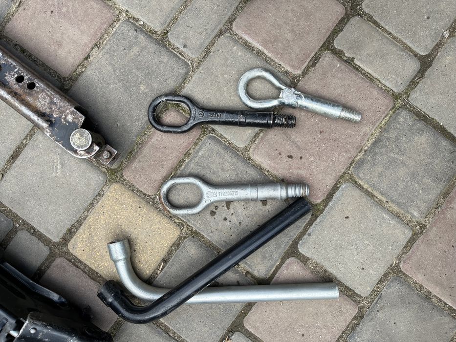 Домкрат ключ буксировочна петля набори