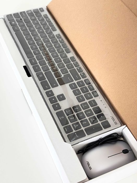Computador All-in-One ASUS Zen AiO ZN241IC / i5 / 8GB / 1TB / Caixa