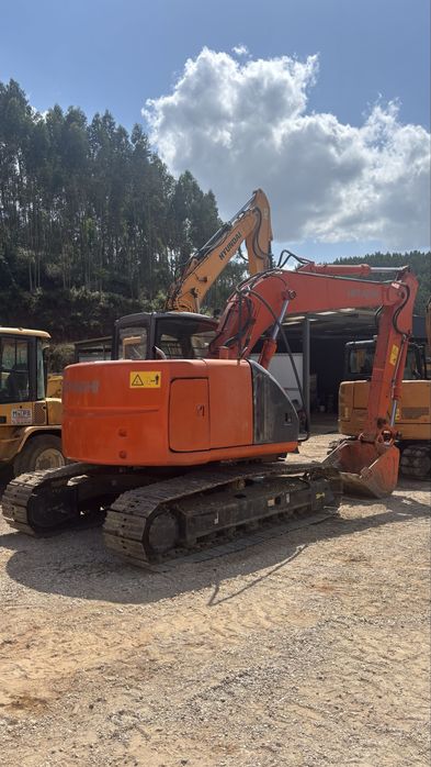Escavadora Hitachi ZX135