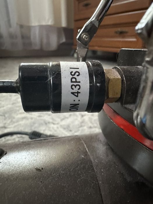 Аерограф з мінікомпресором.