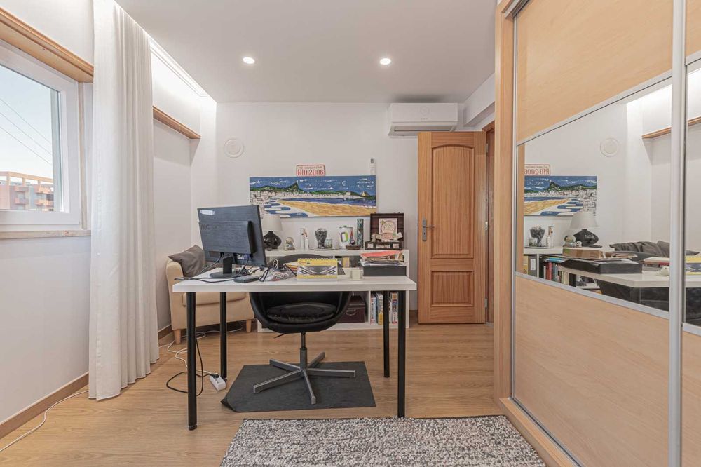Vendo Apartamento T4   + Box para 3 carros