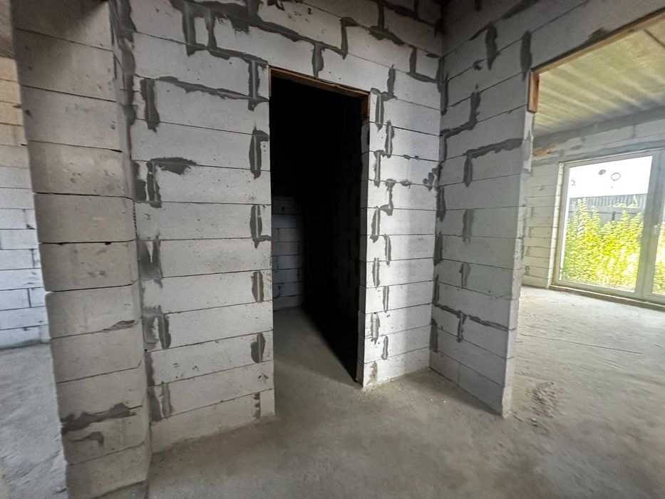 Дуплекс з великою ділянкою в Бучі