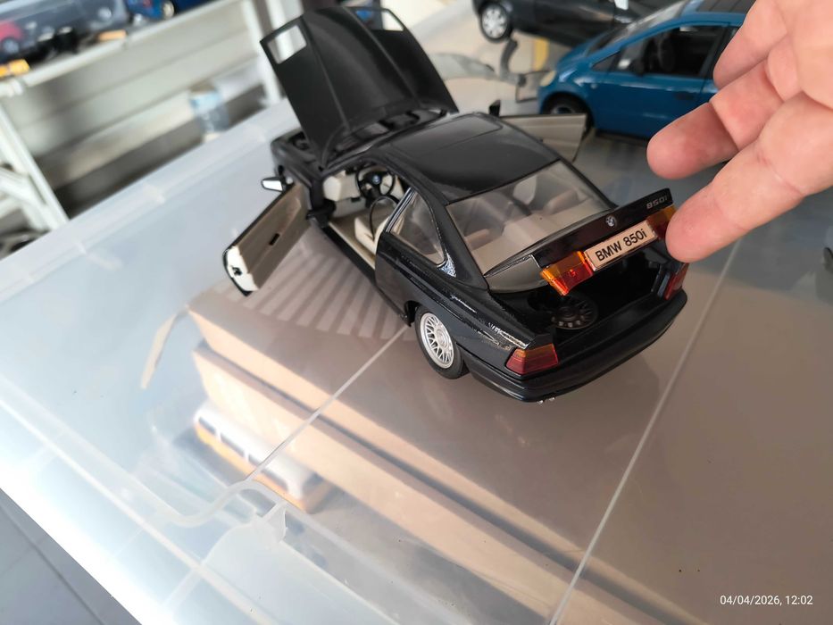 Maisto 1990 BMW 850i escala 1:18