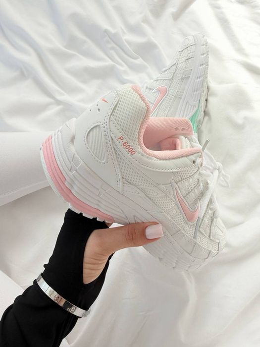 Жіночі спортивні кросівки Nike P-6000 найк п6000 білі з рожевим