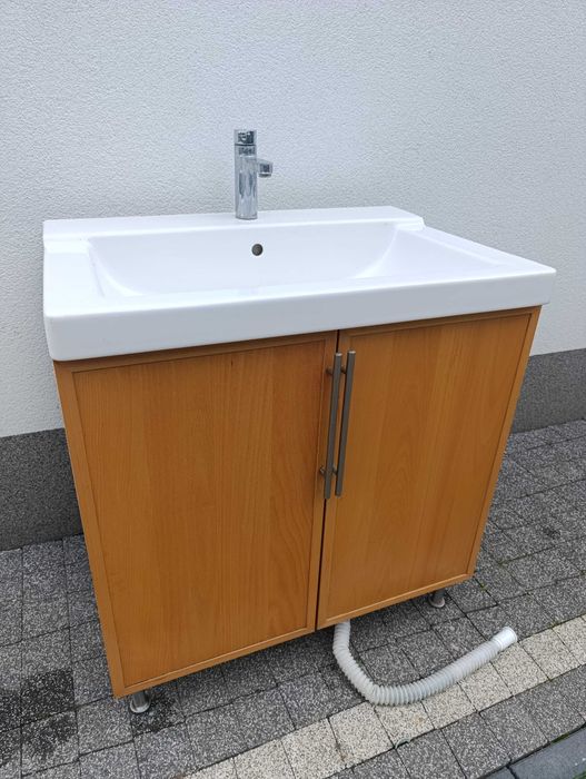 Szafka łazienkowa z umywalką i bateria