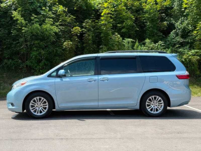 2015 Toyota Sienna XLE Premium 8-Passenger