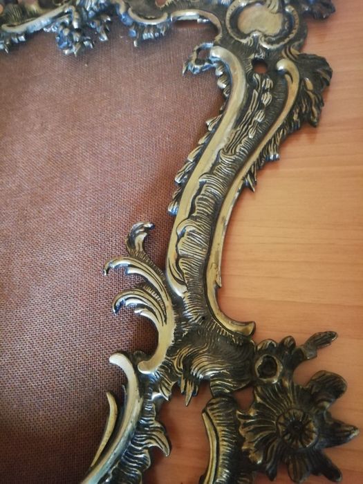 Moldura em bronze
