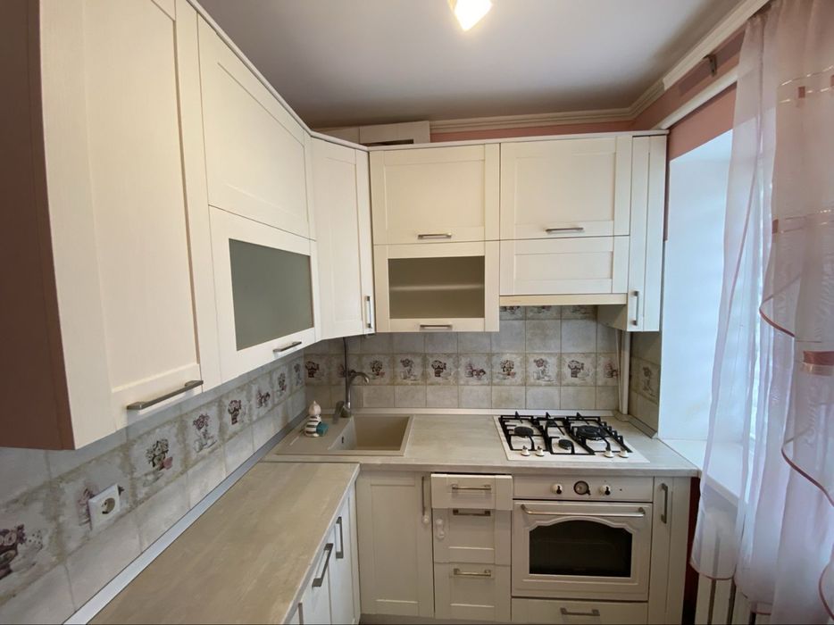 Продам 2х комнатную в центре ( Герасима Кондратьева)