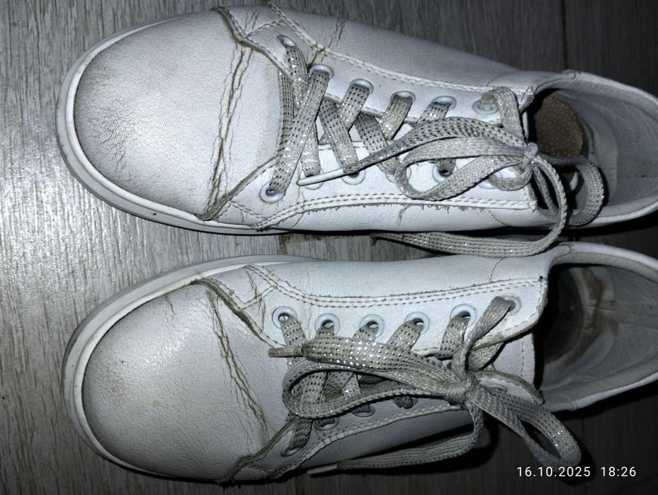 Кроссовкі жіночі