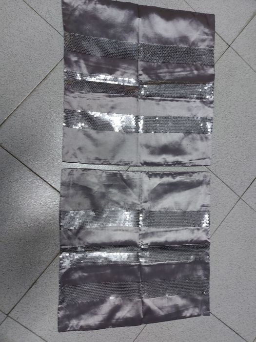 Almofadas cinza prateadas