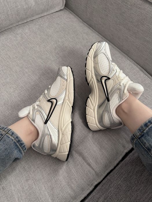 Nike V5 RNR White Beige Silver Black