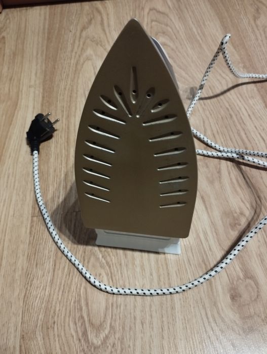 Żelazko Austria First 1200 W, bardzo dobry stan