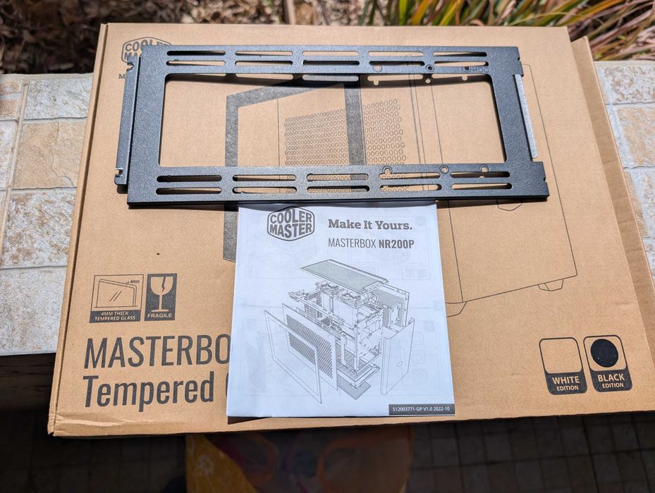 Vendo caixa pc mini itx Coolermaster Masterbox NR200P com extras e fonte incluida