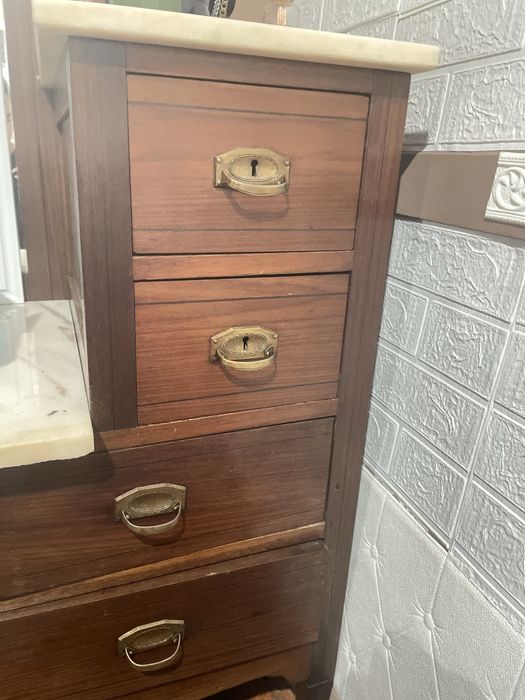 Comoda antiga de pedra marmore