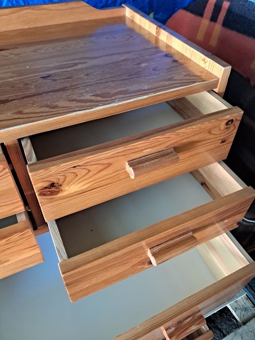 Komoda, drewniana, sosna, szuflady.