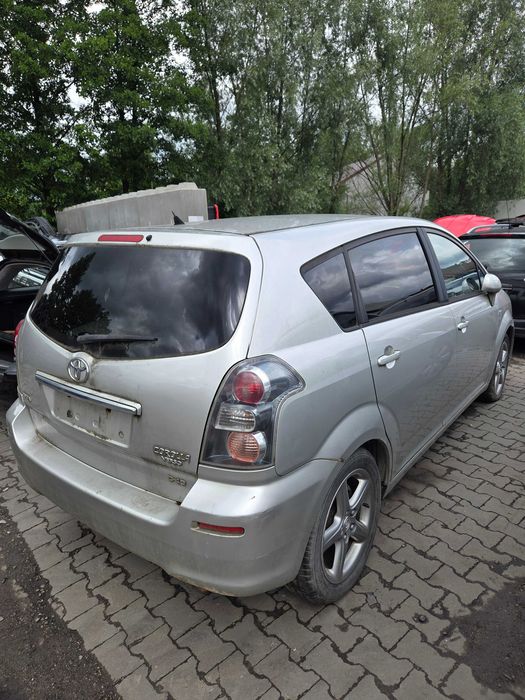 Toyota Corolla Verso 2.0 D4D kod lakieru 03A części