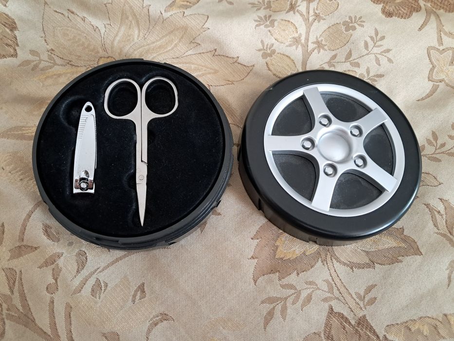 Набір для догляду за нігтями у футлярі