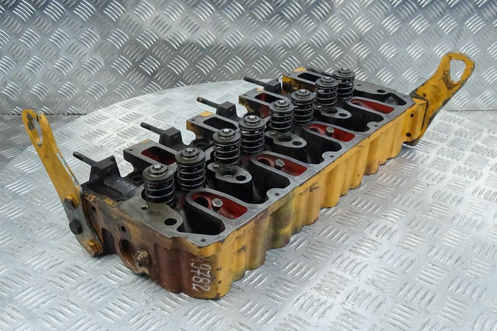 Głowica do silnika Deutz BF4M1012. Cylinder head Deutz BF4M1012