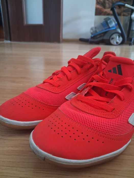 Halówki Adidas Predator - jak nowe