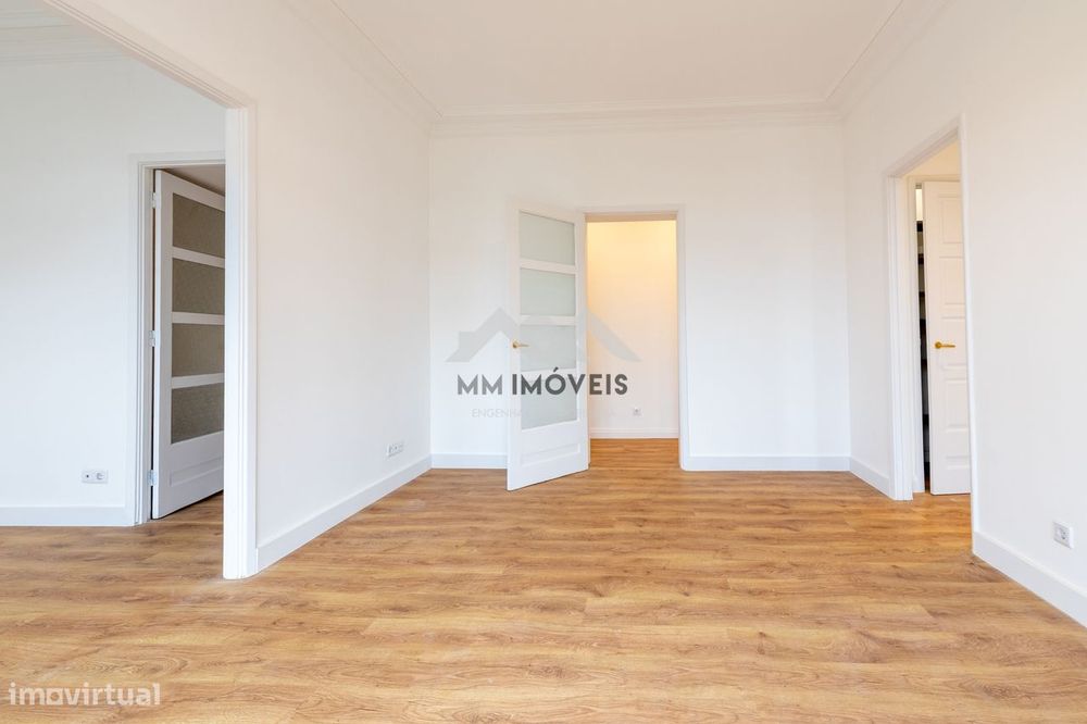 Apartamento T4 Renovado | Arrendamento | Jardim | Varanda | Garagem ||