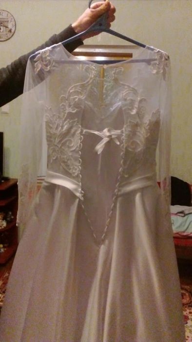 Весільна сукня