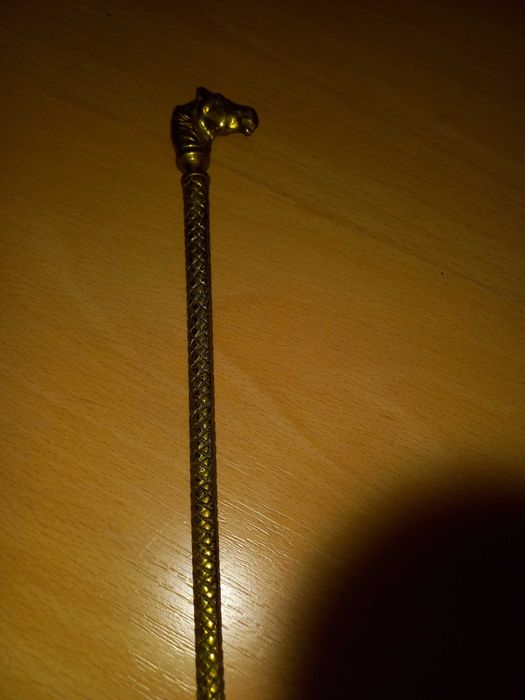 Calçadeira latão com apontamento cavalo