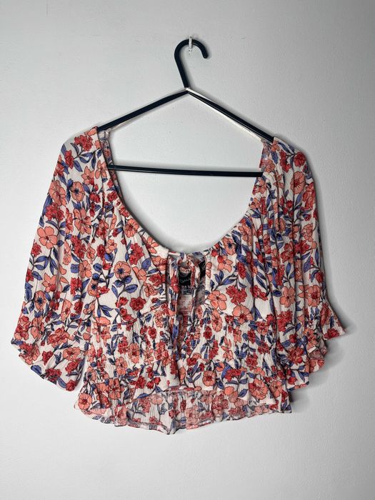 Kolorowa bluzka top boho crop top z dekoltem wiazana Kendall + Kylie M