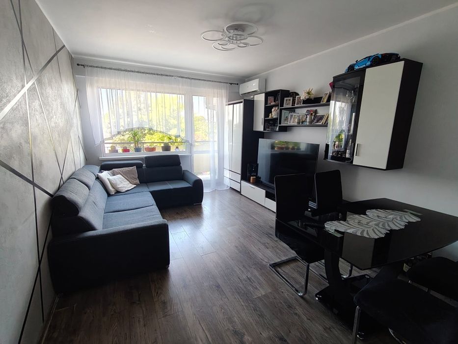 Mieszkanie 53m², 3 pokoje , balkon, 1 piętro , klimatyzacja,  piwnica . UMEBLOWANE !