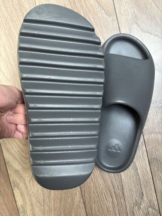 yeezy slide onyx